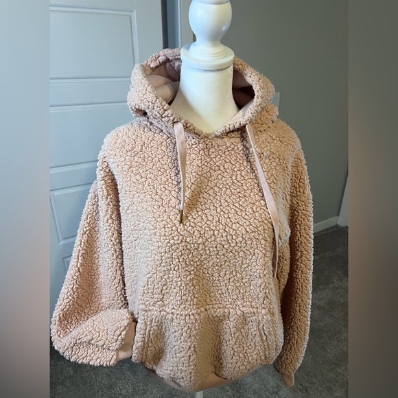 Weekend Edition Super Soft Sherpa Hoodie, Size S/P - Picture 4 of 6